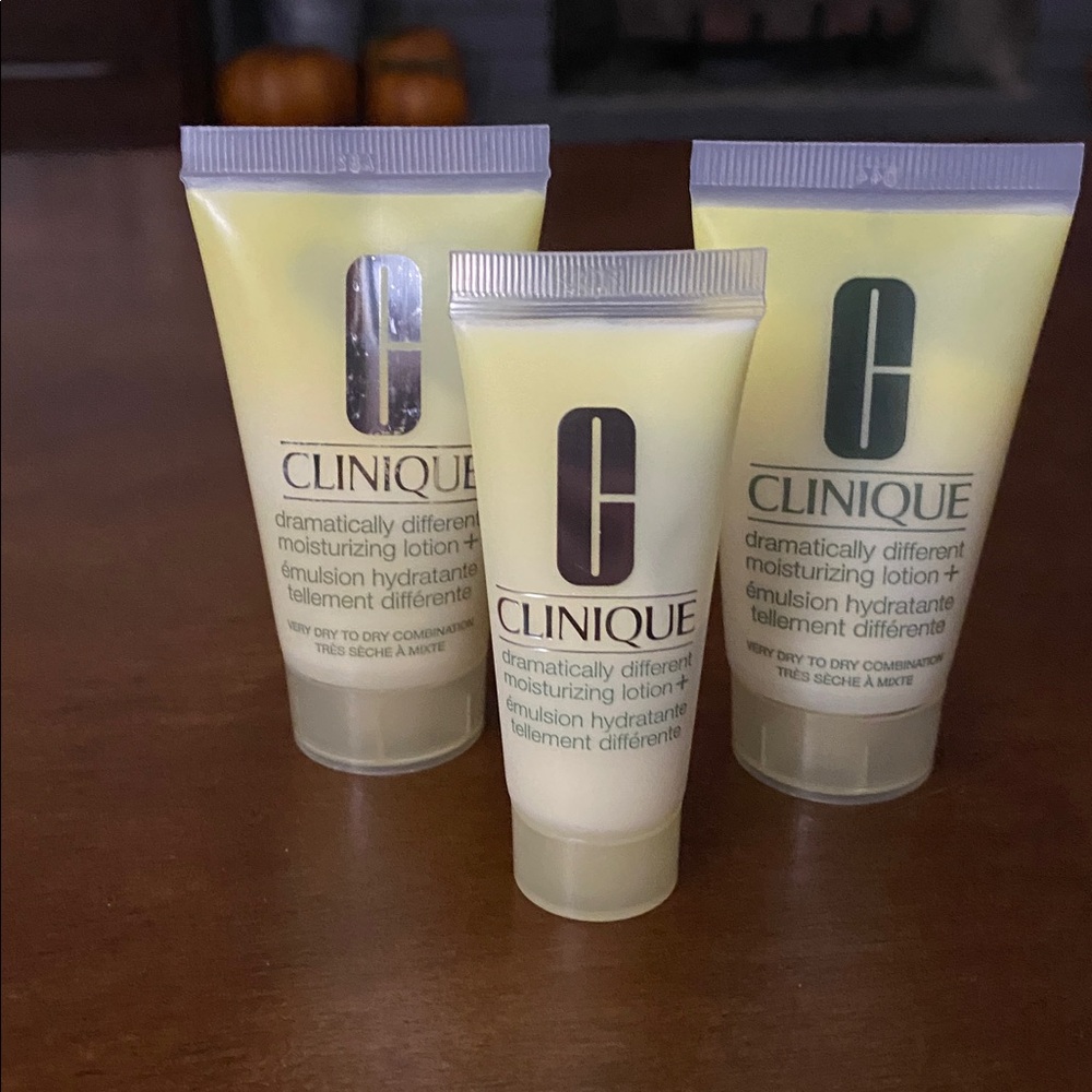 Clinique Dramatically Different Moisturizing Lotion Set